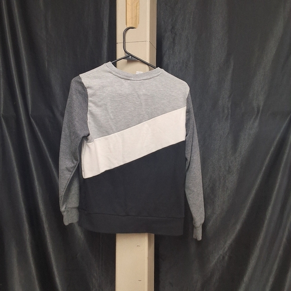 Reebok Gray and Black Color-Blocked Sweatshirt - Picture 5 of 9